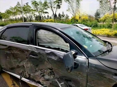 呼和浩特市13年奥迪A8L中型车