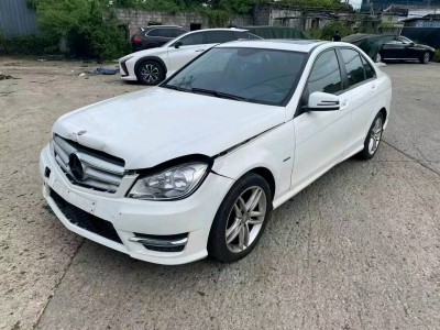 广州市13年奔驰C中型车