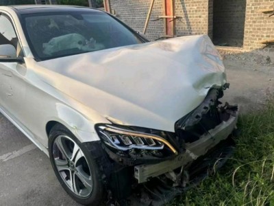 上海19年奔驰C中型车