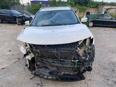 深圳市事故车16年日产奇骏事故车2.5自动档-现停放于广东广州市