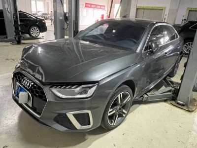 昆明市事故车20年奥迪A4L事故车2.0自动档-现停放于云南昆明市