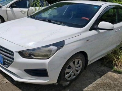潮州市泡水车20年现代瑞纳泡水车1.4自动档