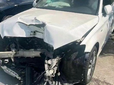 台州市事故车17年奔驰C事故车2自动档-现停放于浙江台州市