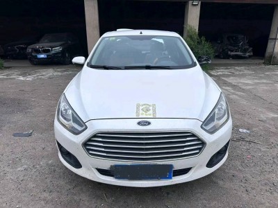 哈尔滨市事故车15年福特福睿斯事故车1.5手动挡-现停放于黑龙江哈尔滨市