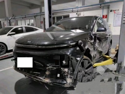 广州市事故车24年理想智造理想智造事故车自动档-现停放于广东广州市