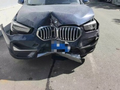 西宁市事故车20年宝马X1事故车2.0自动档-现停放于青海西宁市