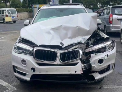 常州市事故车16年宝马X5事故车自动档-现停放于江苏常州市
