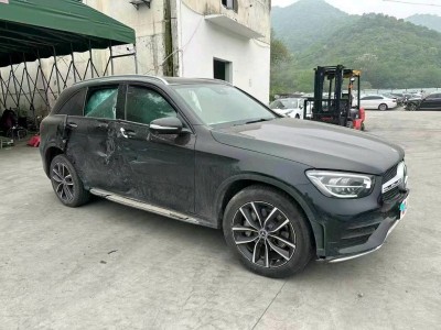 杭州市事故车20年奔驰GLC事故车2.0自动档-10月06日停放于浙江杭州市