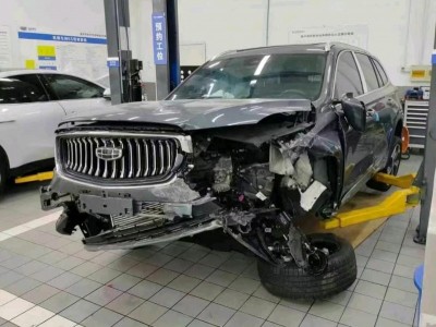 泰州市事故车24年吉利星越L事故车2.0自动档-现停放于江苏泰州市