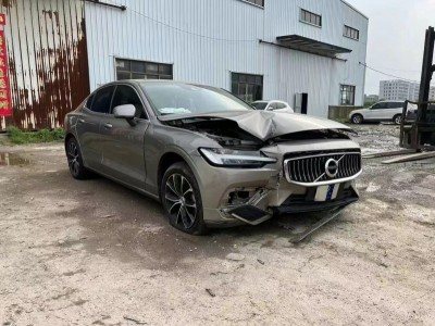 南昌市事故车22年沃尔沃S60L事故车2.0自动档-现停放于江西南昌市