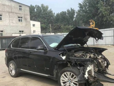 郑州市事故车17年宝马X5事故车2自动档-现停放于河南郑州市
