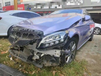 宜昌市事故车21年奔驰C事故车0.00自动档-09月29日停放于湖北宜昌市