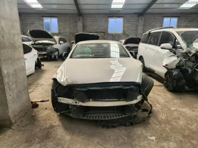 沈阳市事故车13年奔驰CLS事故车2自动档-现停放于辽宁沈阳市