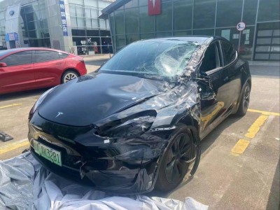 广州市事故车23年特斯拉MODEL Y事故车0.00自动档-09月29日停放于广东广州市