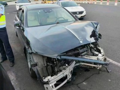 南京市事故车24年迈巴赫迈巴赫事故车3自动档-现停放于江苏南京市