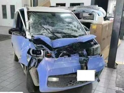许昌市事故车23年五菱mini事故车000自动档-10月12日停放于河南许昌市
