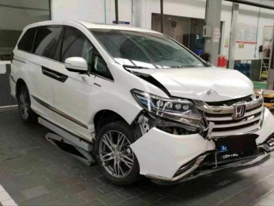 枣庄市事故车20年本田艾力绅事故车2.0自动档-09月30日停放于山东枣庄市