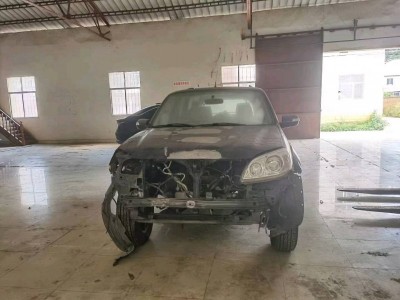 成都市事故车11年福特翼虎事故车2.3自动档-现停放于云南昆明市