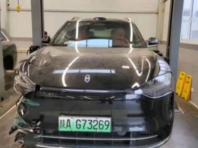 西安市事故车24年华为问界事故车0.00自动档-10月10日停放于陕西西安市