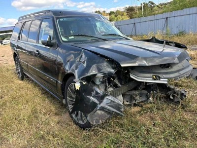 沈阳市事故车16年林肯领航员事故车3.5自动档-10月09日停放于辽宁沈阳市