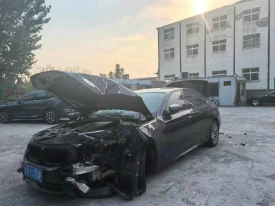 郑州市事故车18年宝马5系事故车2.0自动档-现停放于河南郑州市