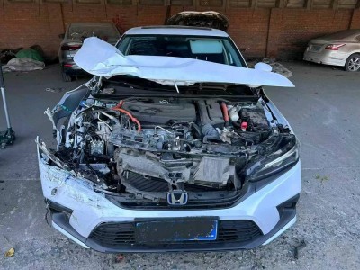 哈尔滨市事故车24年本田思域事故车2.0自动档-10月12日停放于黑龙江哈尔滨市